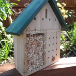 Insect-Hotel-Bug-House-Bee-Hotel-Insect-viewer-for-bees-ladybirds-butterflies-This-insect-house-is-ideal-for-bug-watching-and-a-great-bee-nester-0